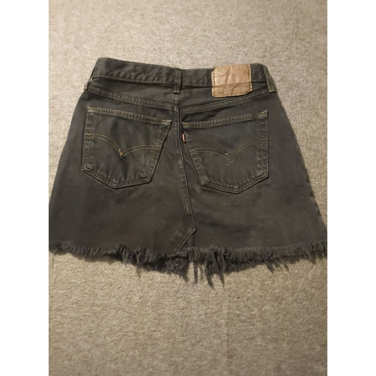 Levi's VINTAGE Levi's Skirt Womens 4 Denim High Rise Black Button Fly Pockets 501 UK 90s Bohemian Short Mini Mens? Size 27" / US 4 / IT 40 - 6 Thumbnail