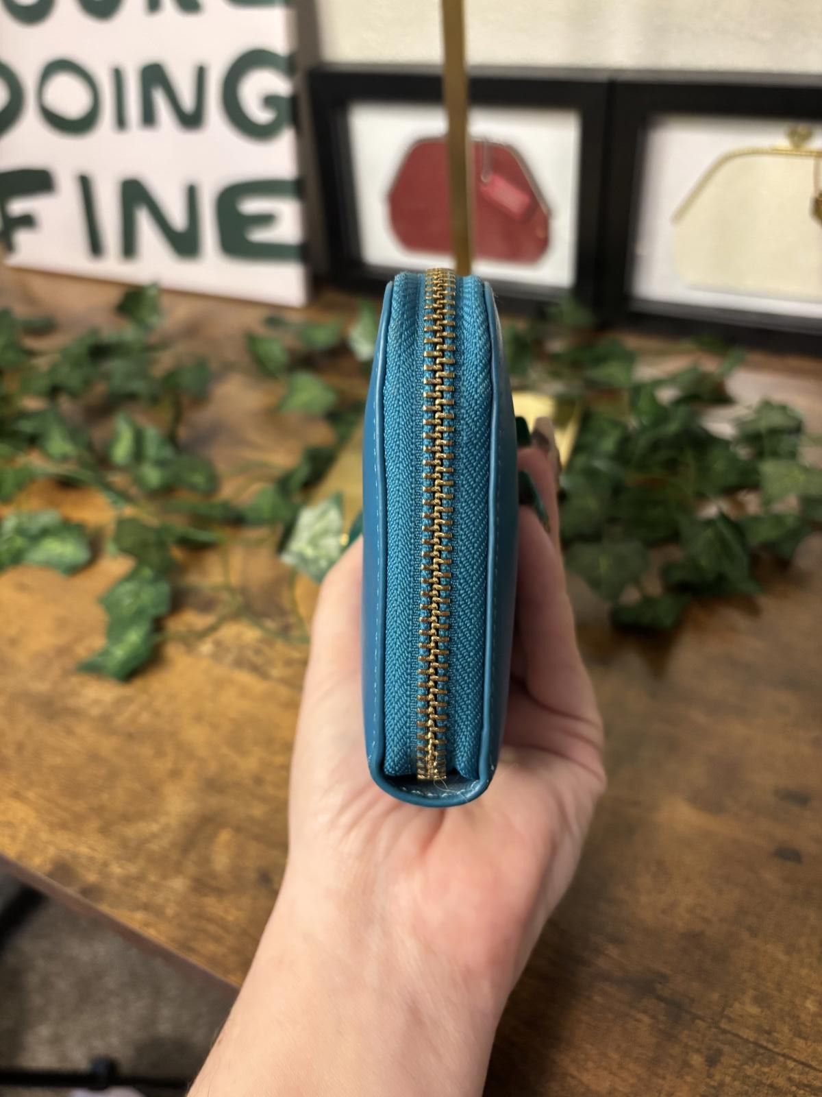 Designer Tory Burch Bright Blue Saffiano Leather Zip Wallet Size ONE SIZE - 4 Thumbnail
