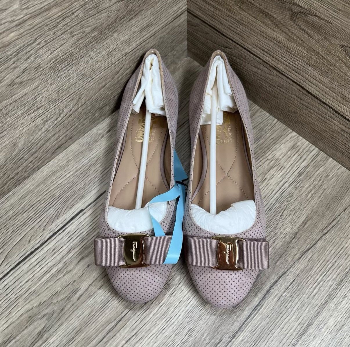 Salvatore Ferragamo Ferragamo Vara Gray Flat Shoes J41 Size US 7.5 / IT 37.5 - 3 Thumbnail