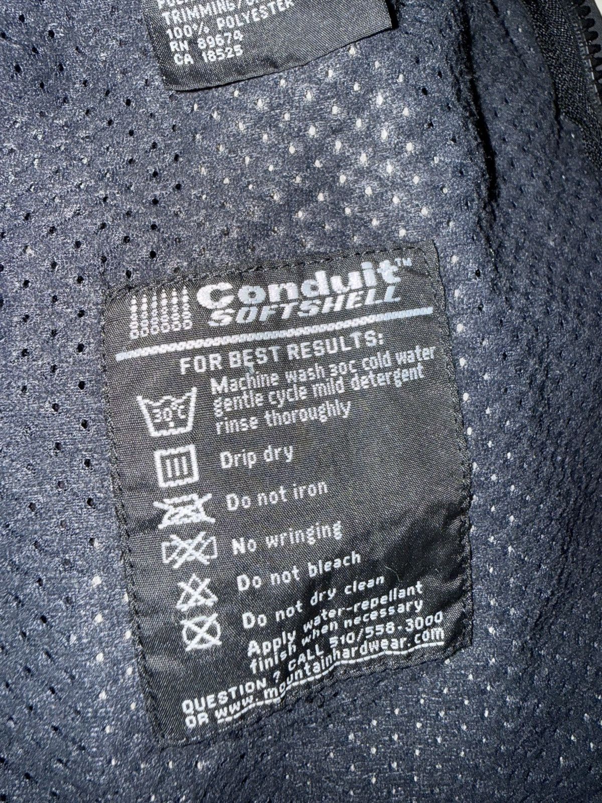 Mountain Hardwear Vintage Mountain Hardwear Conduit Softshell Zip Up Jacket L Size US L / EU 52-54 / 3 - 10 Thumbnail