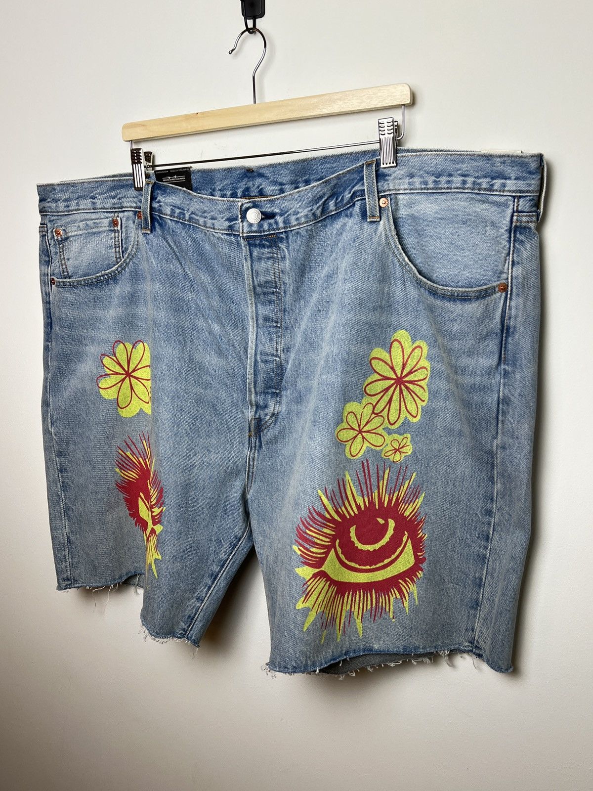 Levi's levis oversized cut out eye print shorts Size US 34 / EU 50 - 2 Thumbnail
