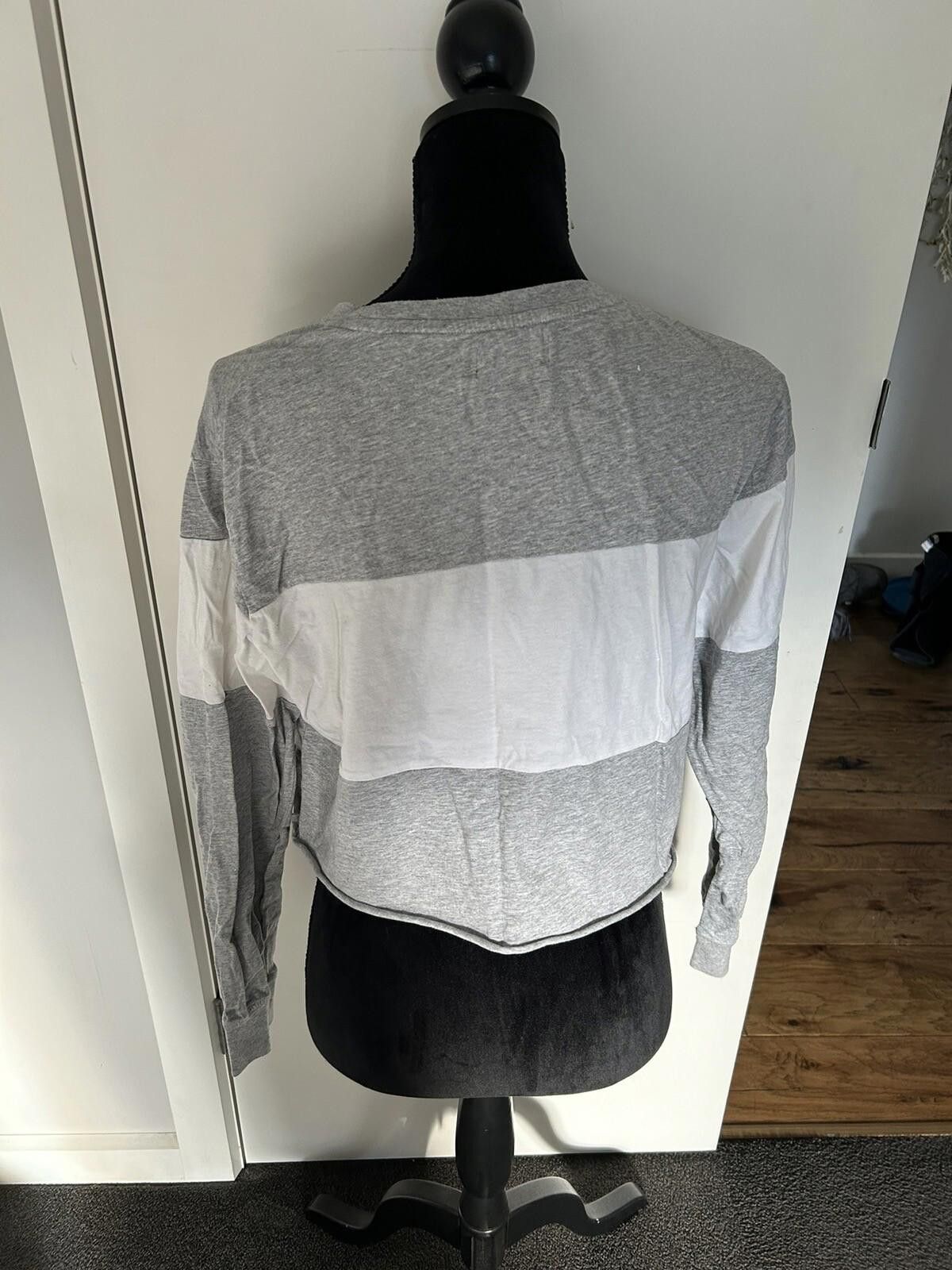 Designer Ghanda Women's Grey White Crop Top Long Sleeve - Size 8(002) Size S / US 4 / IT 40 - 5 Thumbnail