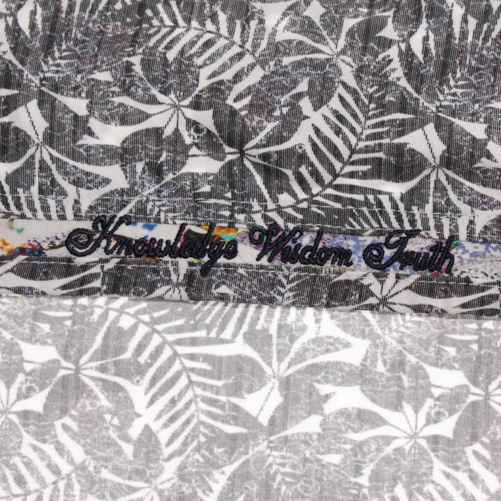 Robert Graham Robert Graham New with tags Shirt Size XL US In Gray Size US XL / EU 56 / 4 - 7 Thumbnail
