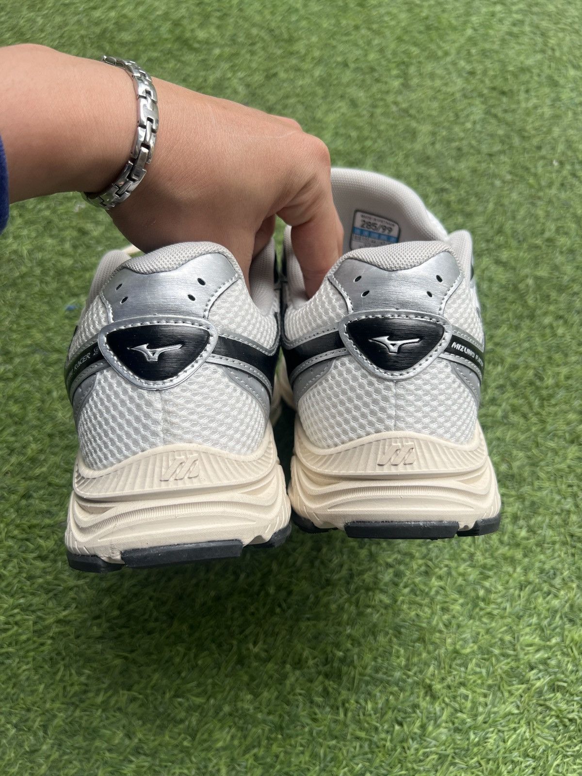 Mizuno 💥Mizuno Racer S Silver Black Size US 10.5 / EU 43-44 - 5 Thumbnail