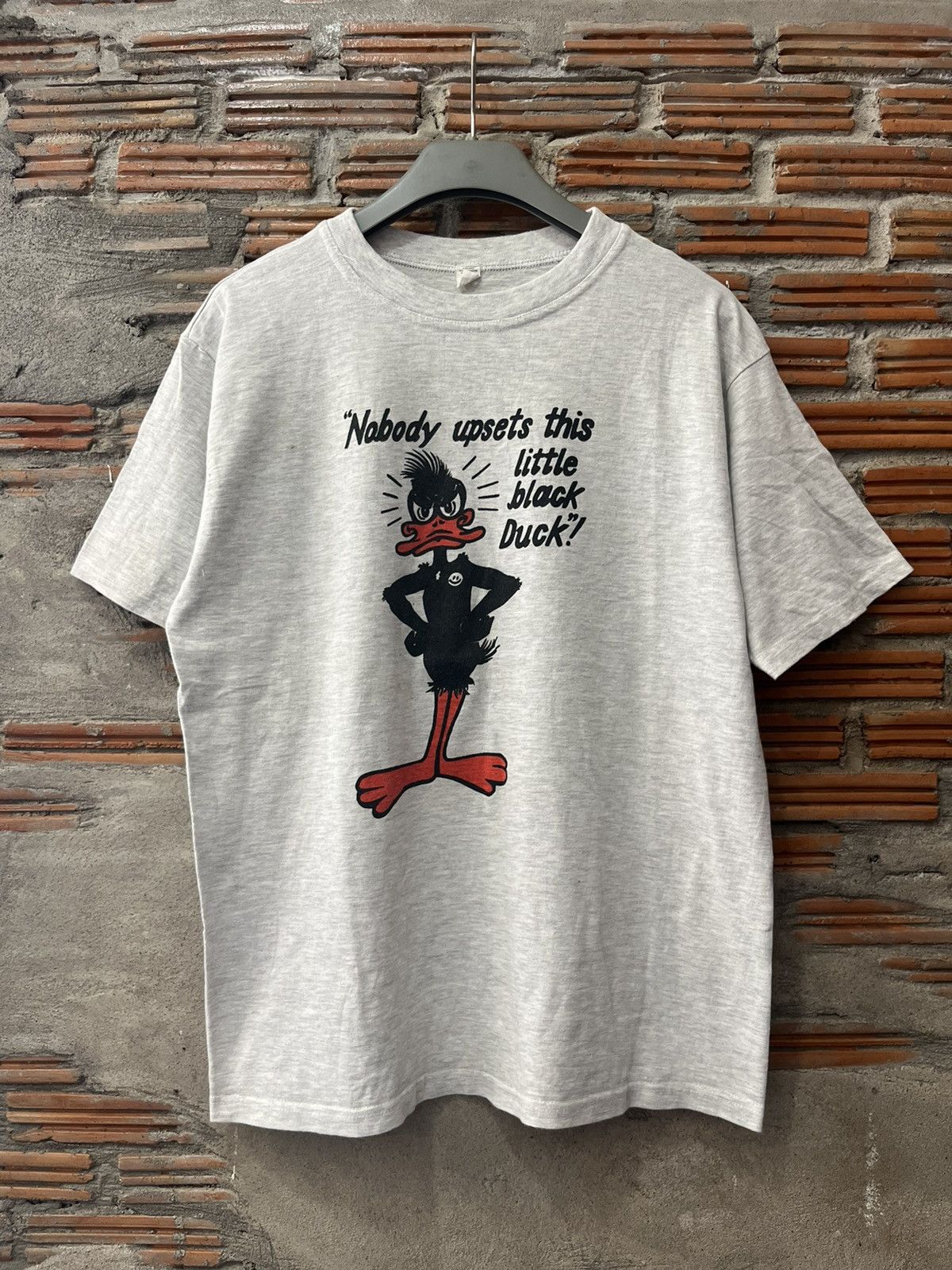 Warner Bros Vintage Daffy Duck Nobody upsets this little black Duck 90’s Size US L / EU 52-54 / 3 - 2 Thumbnail