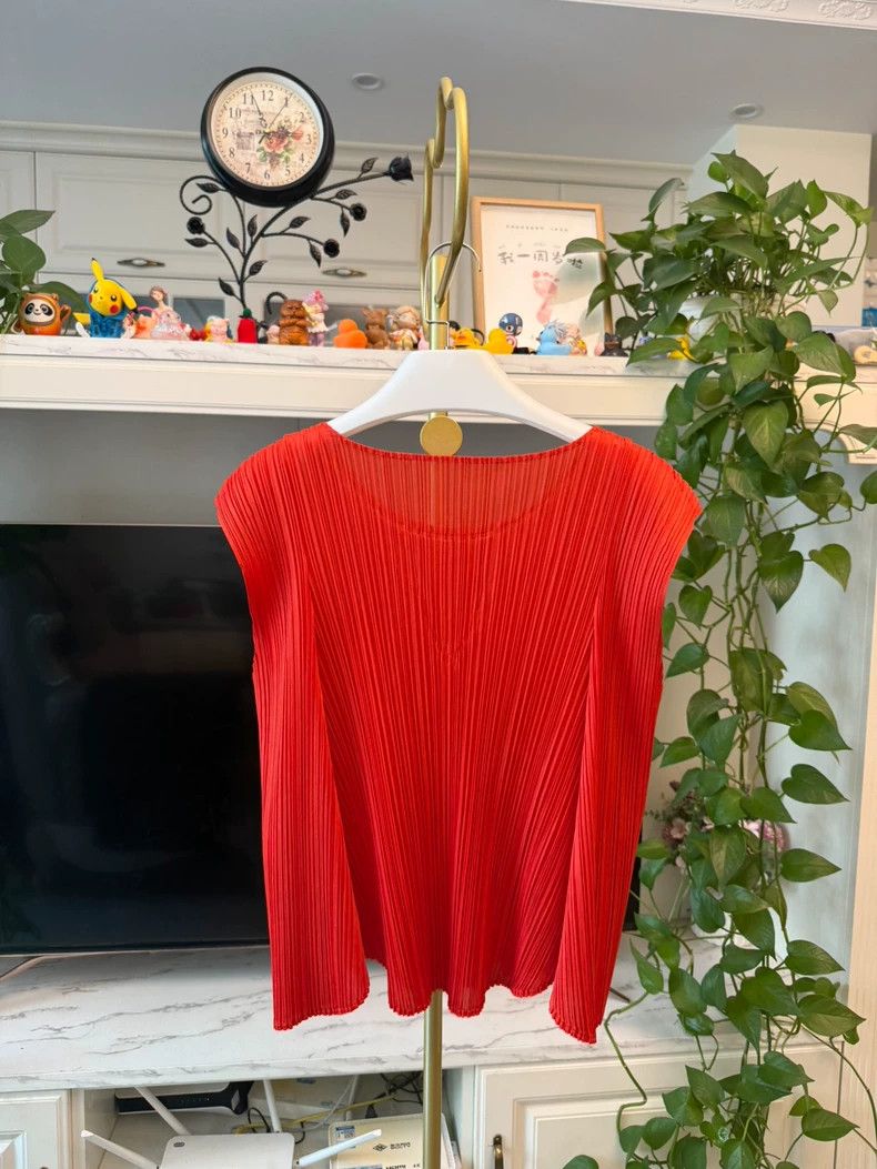 Issey Miyake Issey Miyake size:3 Orange-red petal-shaped vest Size S / US 4 / IT 40 - 6 Thumbnail