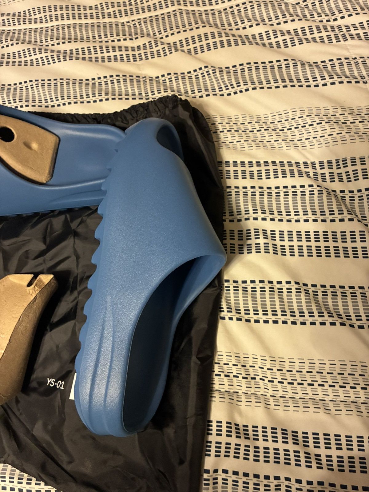 Yeezy Yeezy Slides Blue DEADSTOCK Size US 13 / EU 46 - 9 Thumbnail
