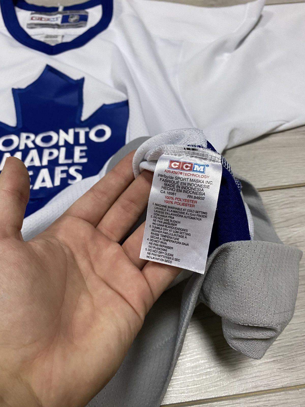NFL Toronto Maple leafs Canada hockey jersey long sleeve Size US M / EU 48-50 / 2 - 10 Thumbnail