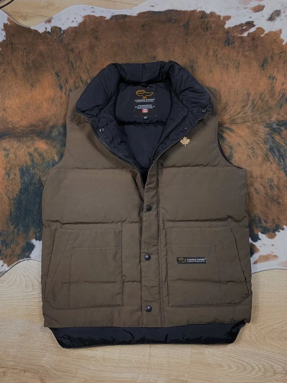 Canada Goose Vintage 00s Canada Goose Brown Down Puffer Vest Jacket Size US S / EU 44-46 / 1 - 1 Thumbnail