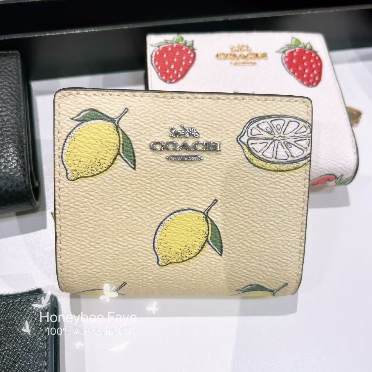 【COACH】二つ折り財布 Snap Wallet With Lemon Print COACH® Outlet | Snap Wallet With Lemon Print