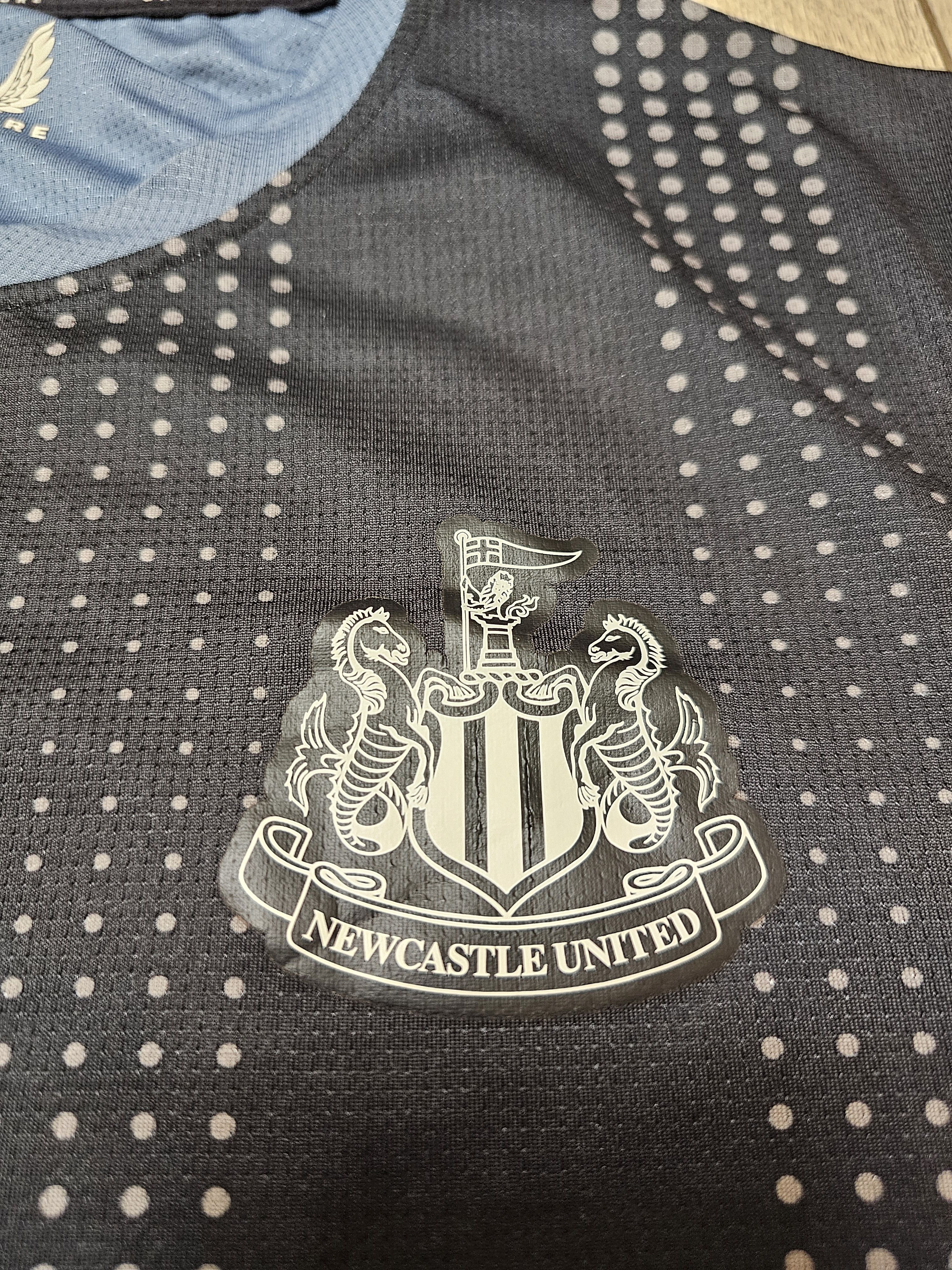 Other NEWCASTLE UNITED 2022 2023 FOOTBALL SHIRT SOCCER JERSEY Size US L / EU 52-54 / 3 - 4 Thumbnail