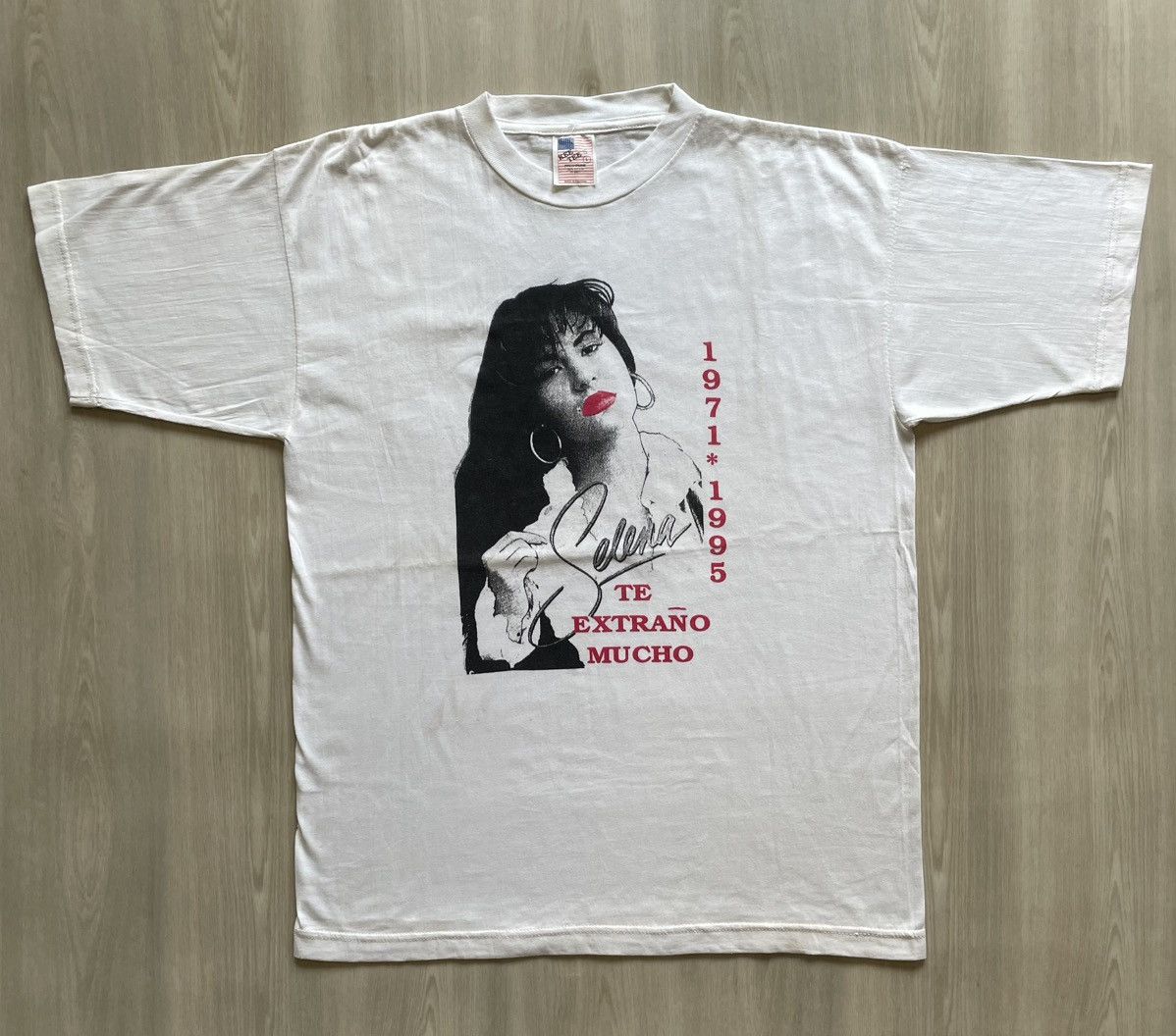 Band Tees × Vintage Vintage 90s Selena Memorial Tee Lips Lipstick Mens Large Size US L / EU 52-54 / 3 - 2 Thumbnail