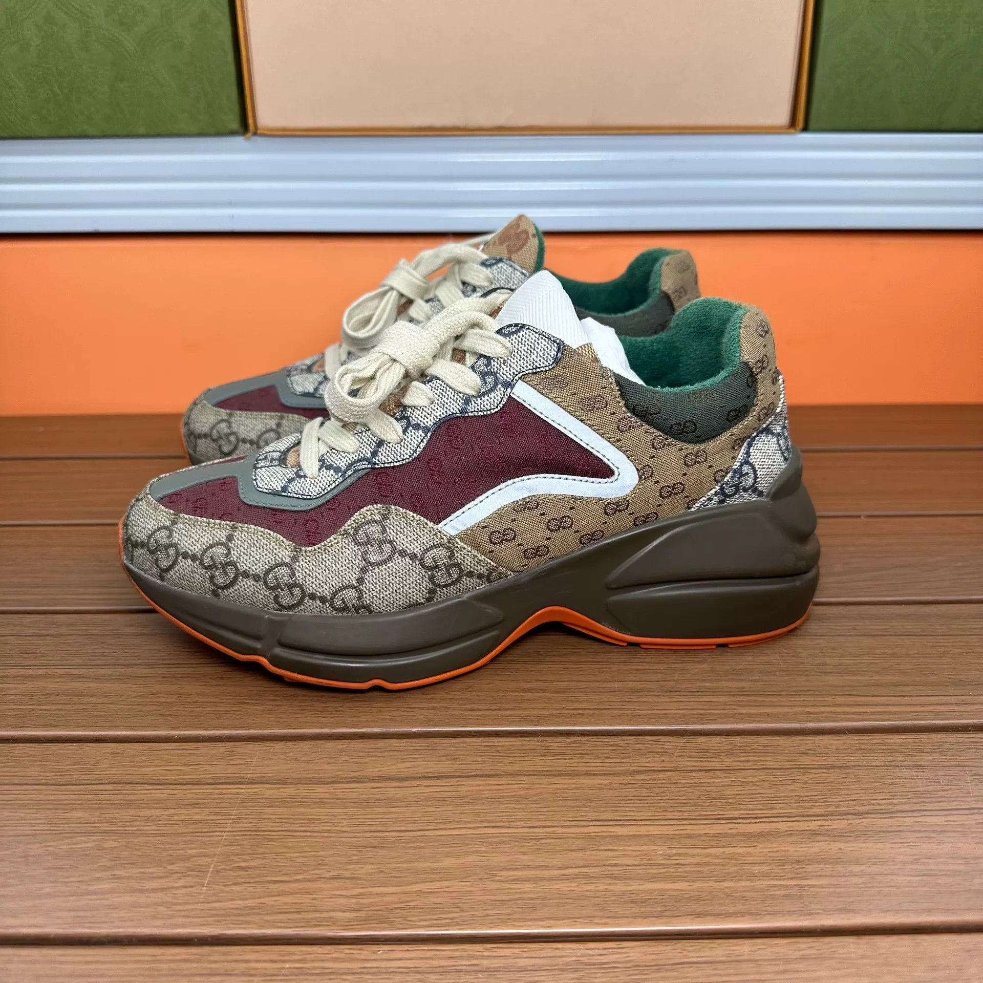 Gucci Gucci Brown Lowtop Sneakers it_35-5 Women Size US 5.5 / IT 35.5 - 1 Thumbnail