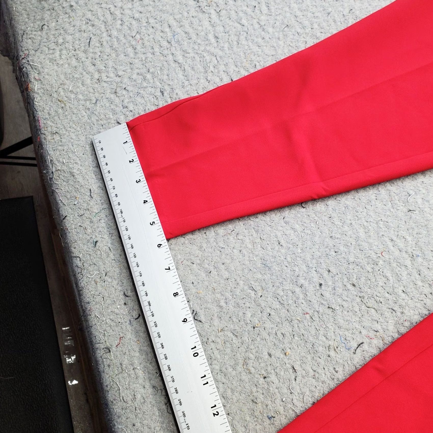 White House Black Market White House Black Market Pants Womens 4R Red Stretch Tapered Ankle 27.75 Inseam 35.5 Outseam Draped Clean NWT Size 27" / US 4 / IT 40 - 5 Thumbnail