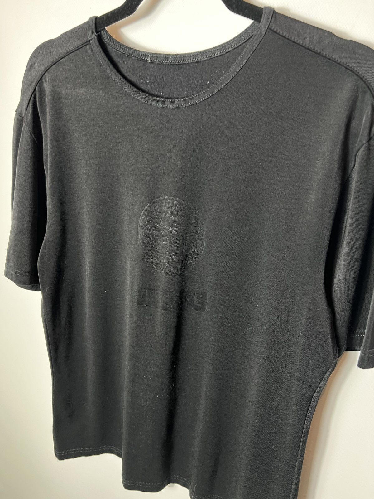 Versace Vintage streetwear y2k hype Versace Big Logo Black T-shirt Size US M / EU 48-50 / 2 - 3 Thumbnail