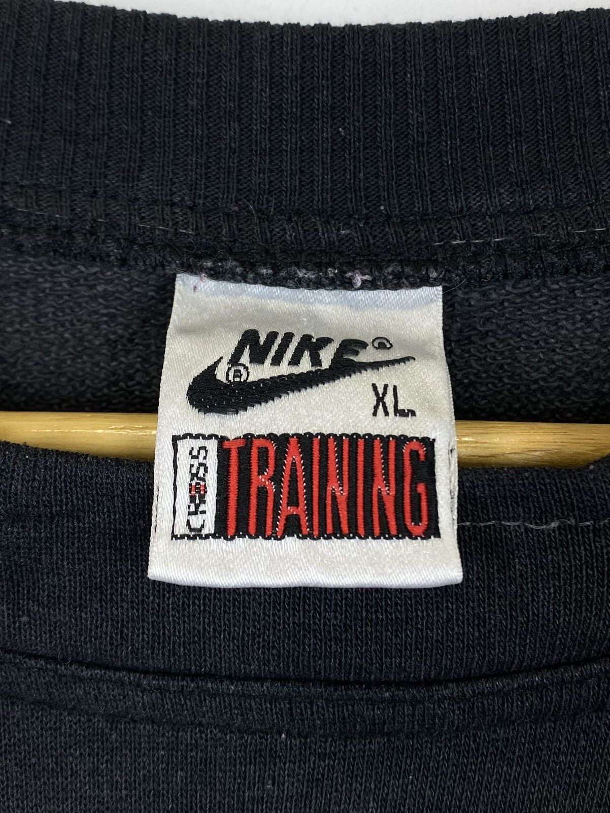 Nike Vintage Rare Nike Cross Training Sweatshirt Embroidered Logo Size US XL / EU 56 / 4 - 4 Thumbnail