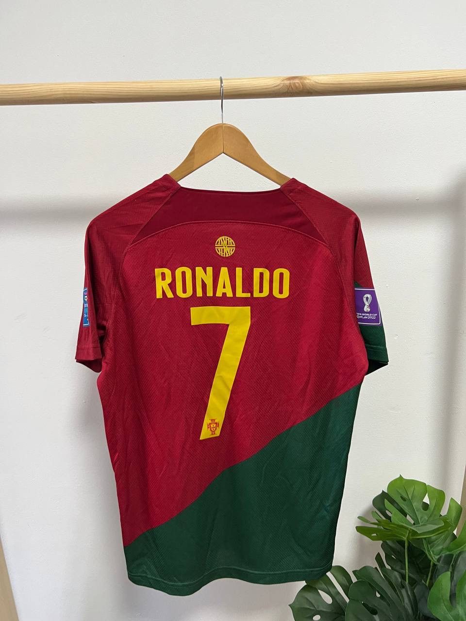 Nike NIKE PORTUGAL #7 RONALDO AWAY SOCCER JERSEY SZ M Size US M / EU 48-50 / 2 - 2 Thumbnail