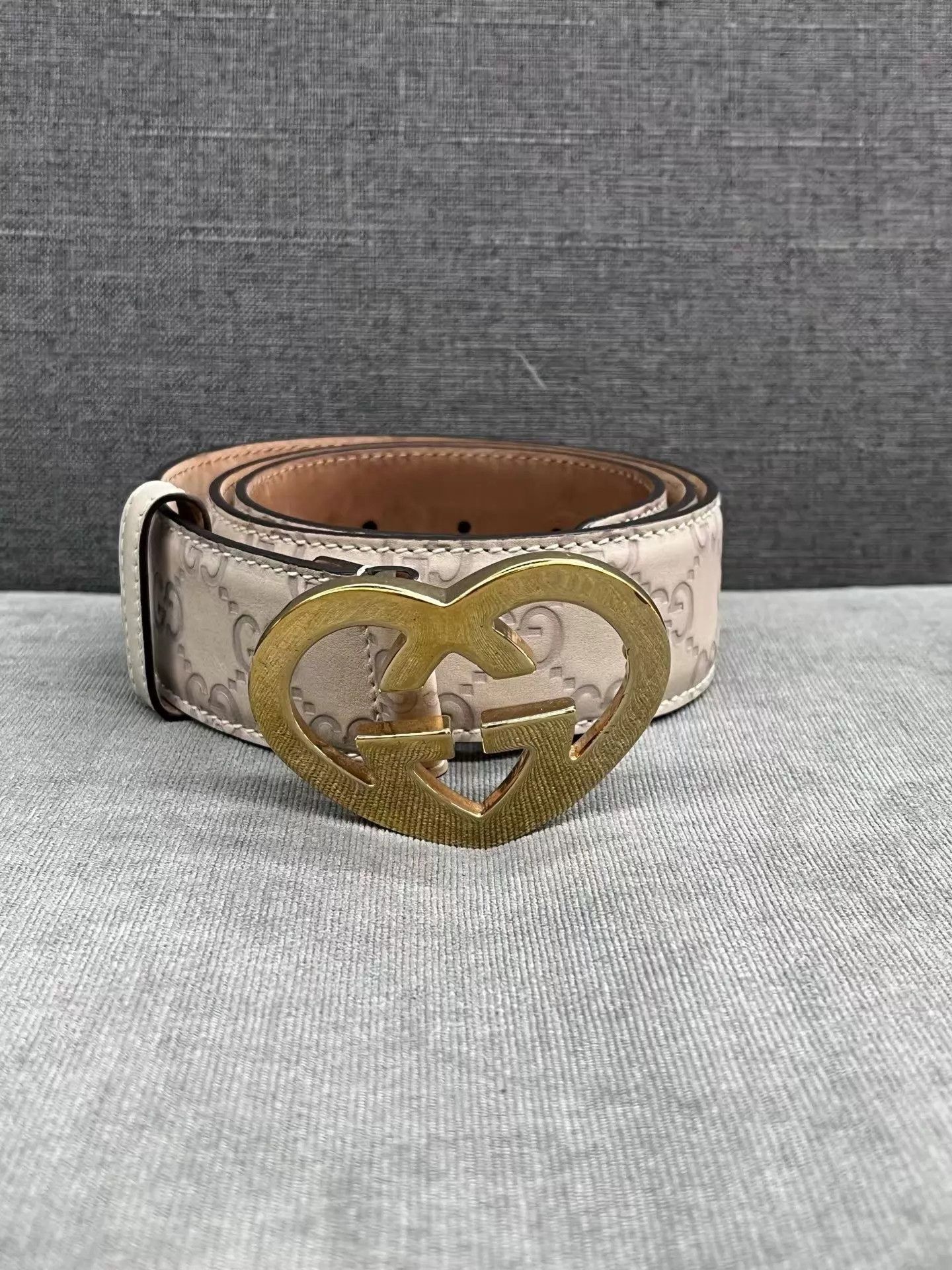 Gucci Gucci Heart Buckle Cream White Belt 99 New Size 85 Size ONE SIZE - 1 Thumbnail