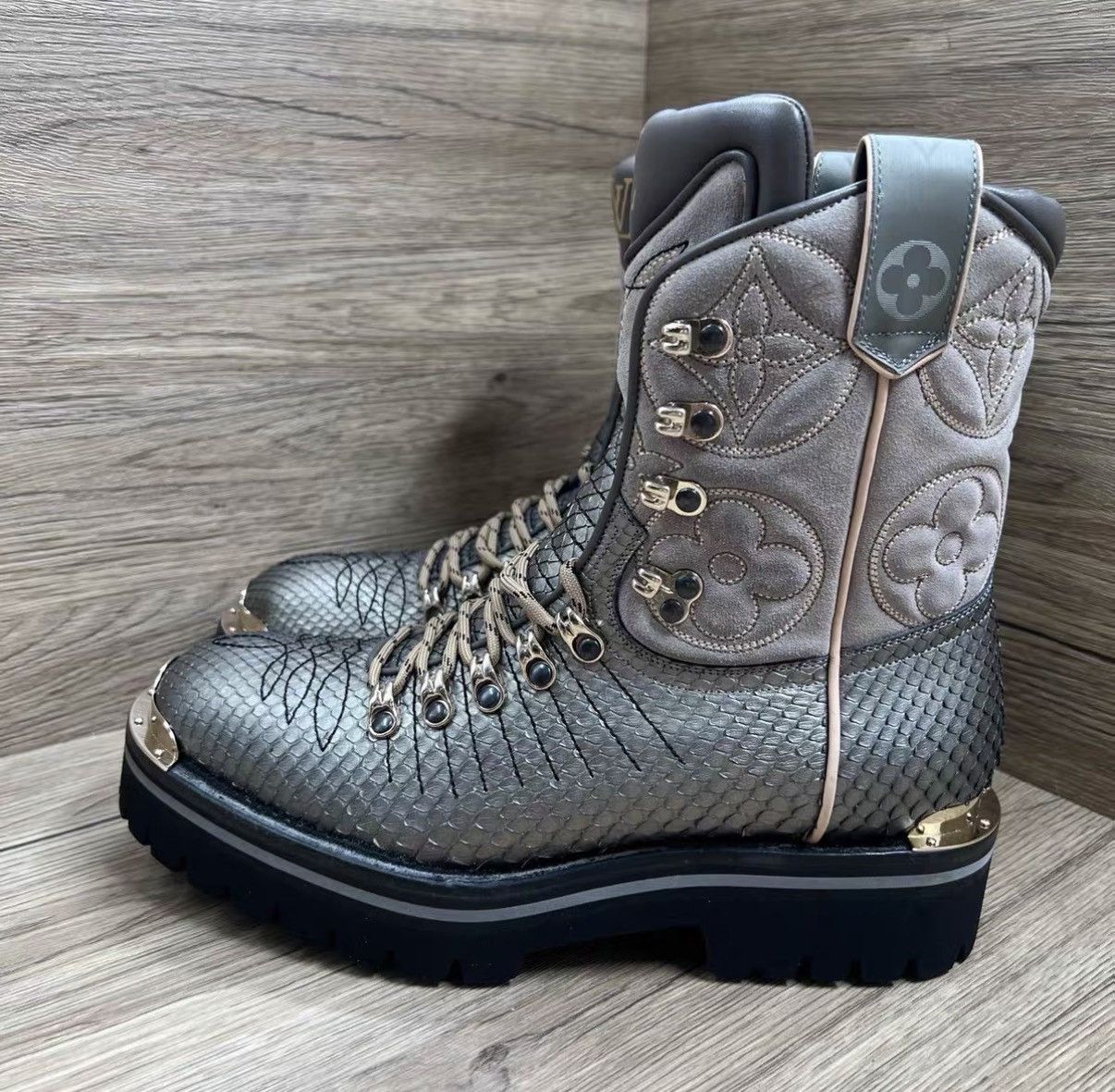 Louis Vuitton Louis Vuitton Snake Pattern Knee-High Boots J41 Size US 7.5 / EU 40-41 - 1 Thumbnail