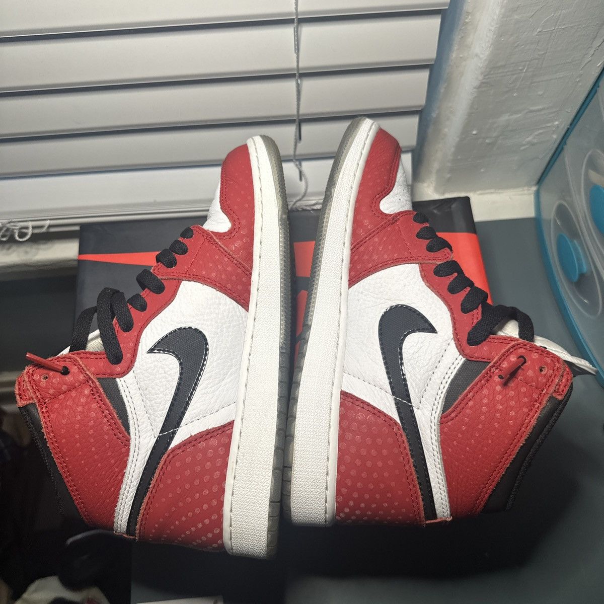 Jordan Brand × Nike *Nike Air Jordan 1 Retro High GS Spiderman Origin Story Size US 7 / EU 40 - 5 Thumbnail