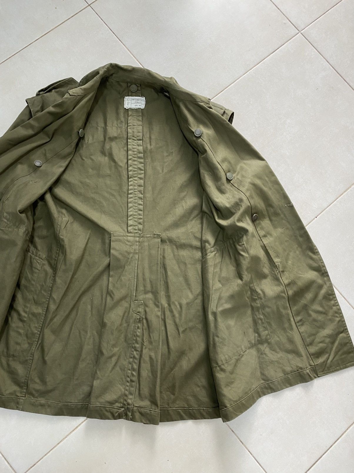 Vintage Vintage 1977 Spanish Army military Trench Coat Olive green Size US L / EU 52-54 / 3 - 4 Thumbnail