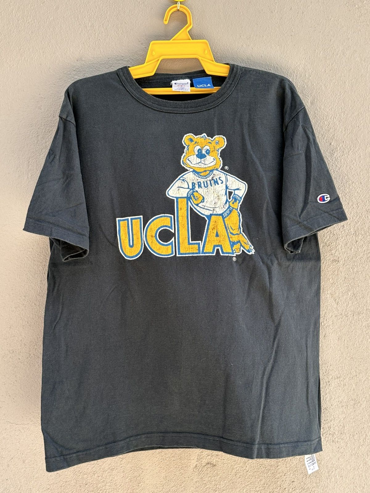 Champion Vintage Champion UCLA Bruins Bear Faded Usa Tee Size US L / EU 52-54 / 3 - 1 Thumbnail