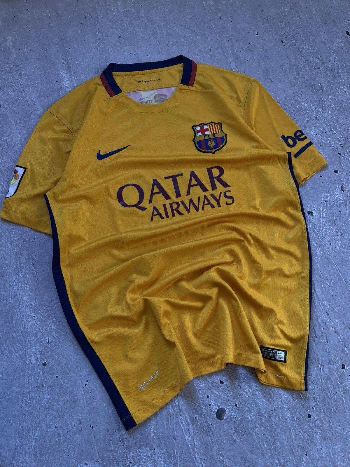 Nike BARCELONA 2015/2016 SHIRT NIKE SOCCER JERSEY SIZE M Size US M / EU 48-50 / 2 - 1 Thumbnail