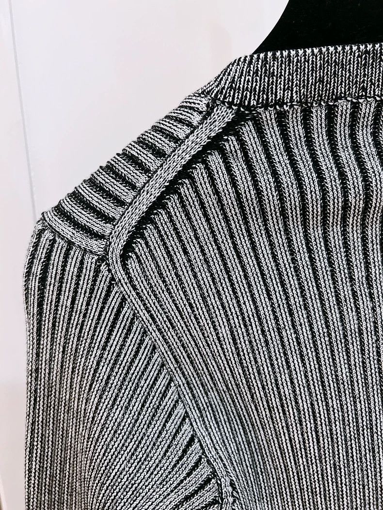 Louis Vuitton Louis Vuitton 22 New Bell Sleeve Knitted Cardigan shirt 250 Size S / US 4 / IT 40 - 6 Thumbnail