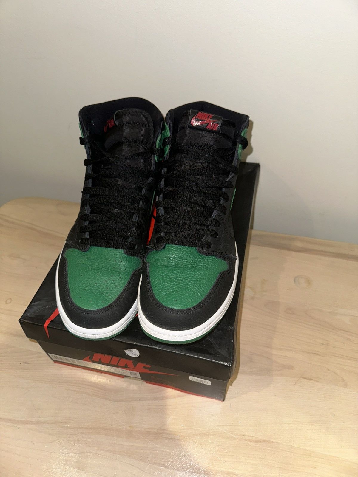 Jordan Brand × Nike Jordan 1 Retro High Pine Green Size US 10.5 / EU 43-44 - 3 Thumbnail