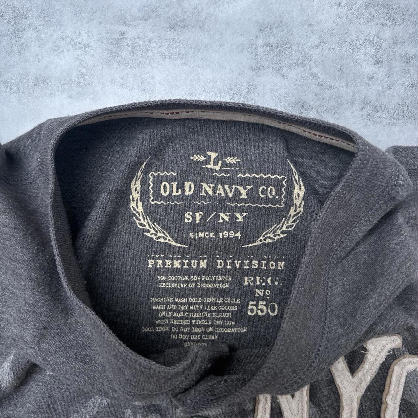 Old Navy Y2K Old Navy Grunge 00s Gray T shirt Size US L / EU 52-54 / 3 - 3 Thumbnail