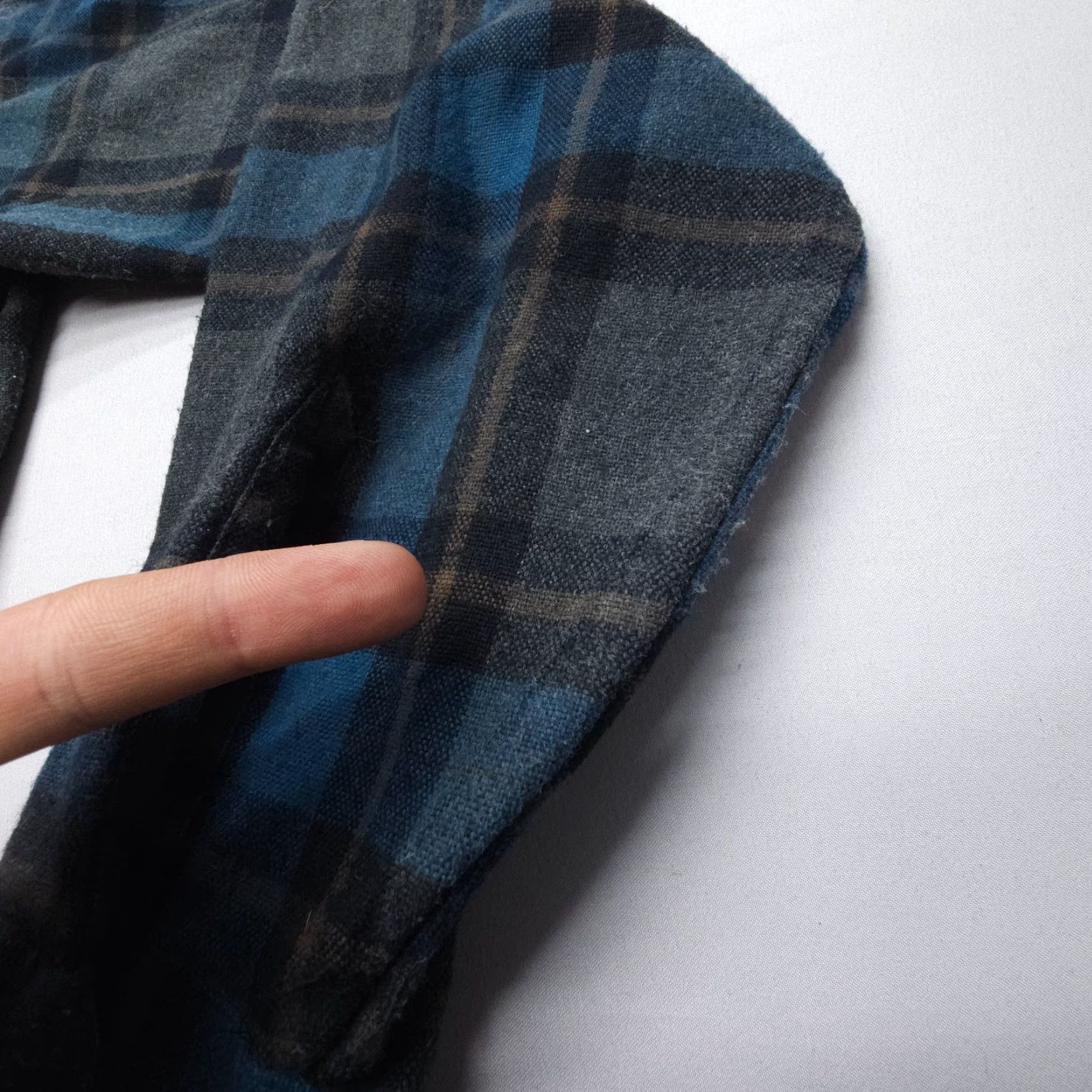 Van Heusen Vintage Van Heusen Winterweights Flannel Shirt Men's Medium Plaid Retro Light Size US M / EU 48-50 / 2 - 7 Thumbnail