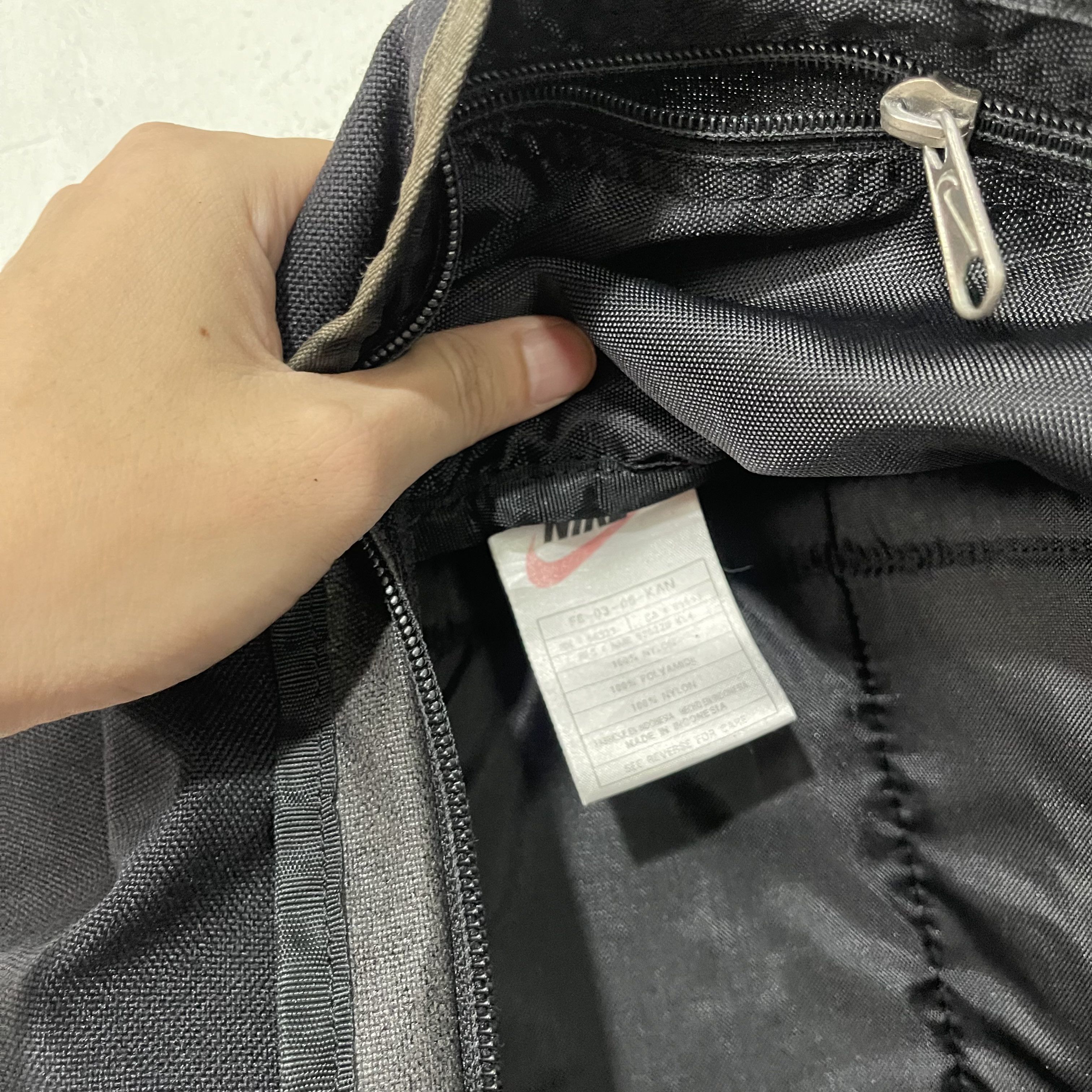 Nike ACG Vintage Nike ACG Kirst 25 Backpack Black Red Hiking Bag Size ONE SIZE - 15 Thumbnail