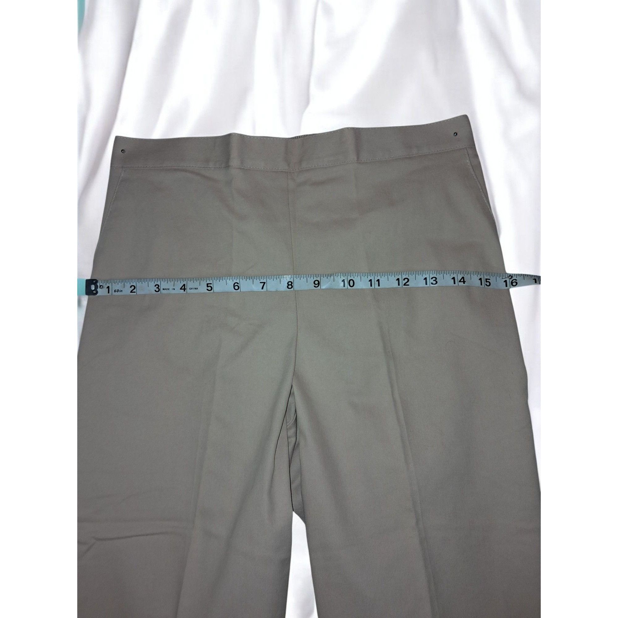 Other Alfred Dunner Tan Classic Fit Size 6P Capri Pant Size 28" / US 6 / IT 42 - 9 Thumbnail