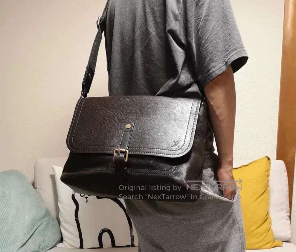 Louis Vuitton Louis Vuitton Men's Brown Cowhide Messenger Bag. Size ONE SIZE - 5 Thumbnail