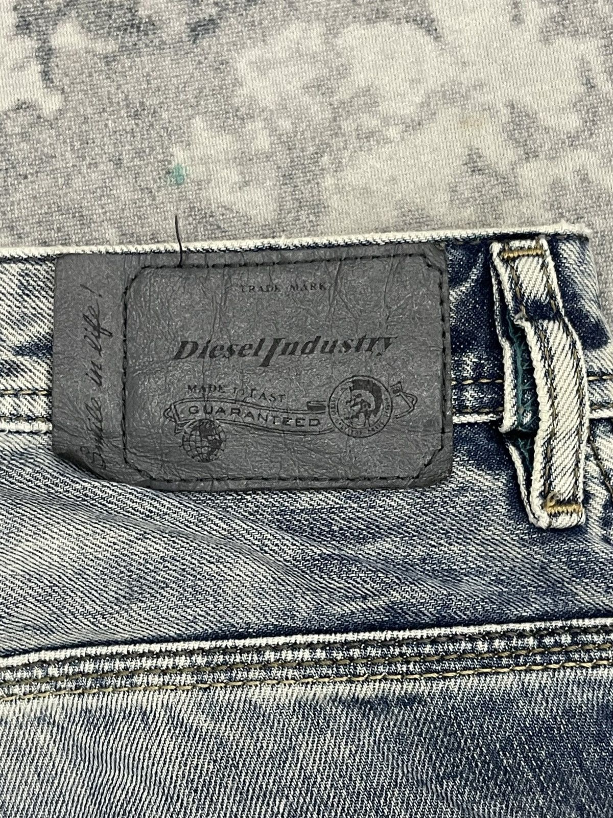 Diesel Diesel Krooley 0813Z Regular Slim-Carrot Distressed Jeans Size US 30 / EU 46 - 18 Thumbnail