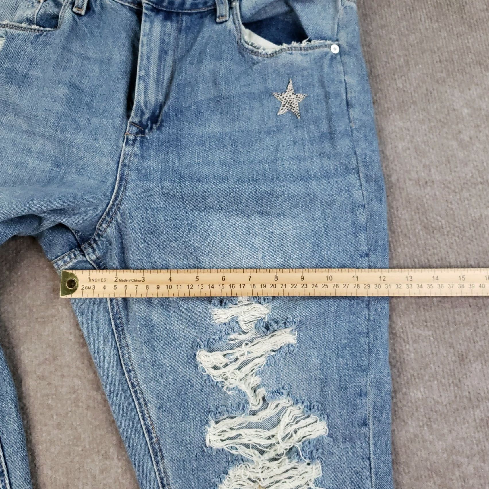 Vintage BLANKNYC Jeans Women’s 30 Blue Distressed Cropped Girlfriend Raw Hem Stars Size 30" / US 8 / IT 44 - 5 Thumbnail
