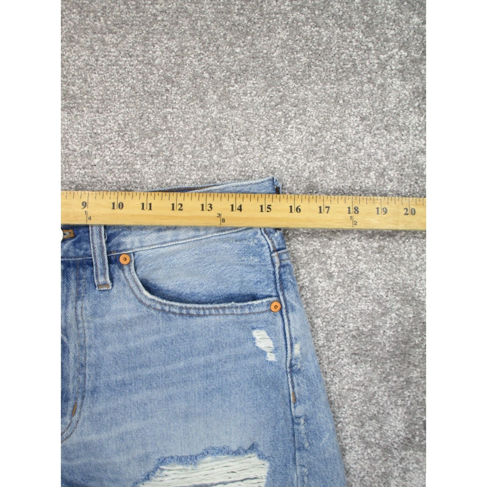 Madewell Madewell Shorts Womens 27 Relaxed Mid Length Light Wash Denim Distressed Shirt? Size 27" / US 4 / IT 40 - 5 Thumbnail