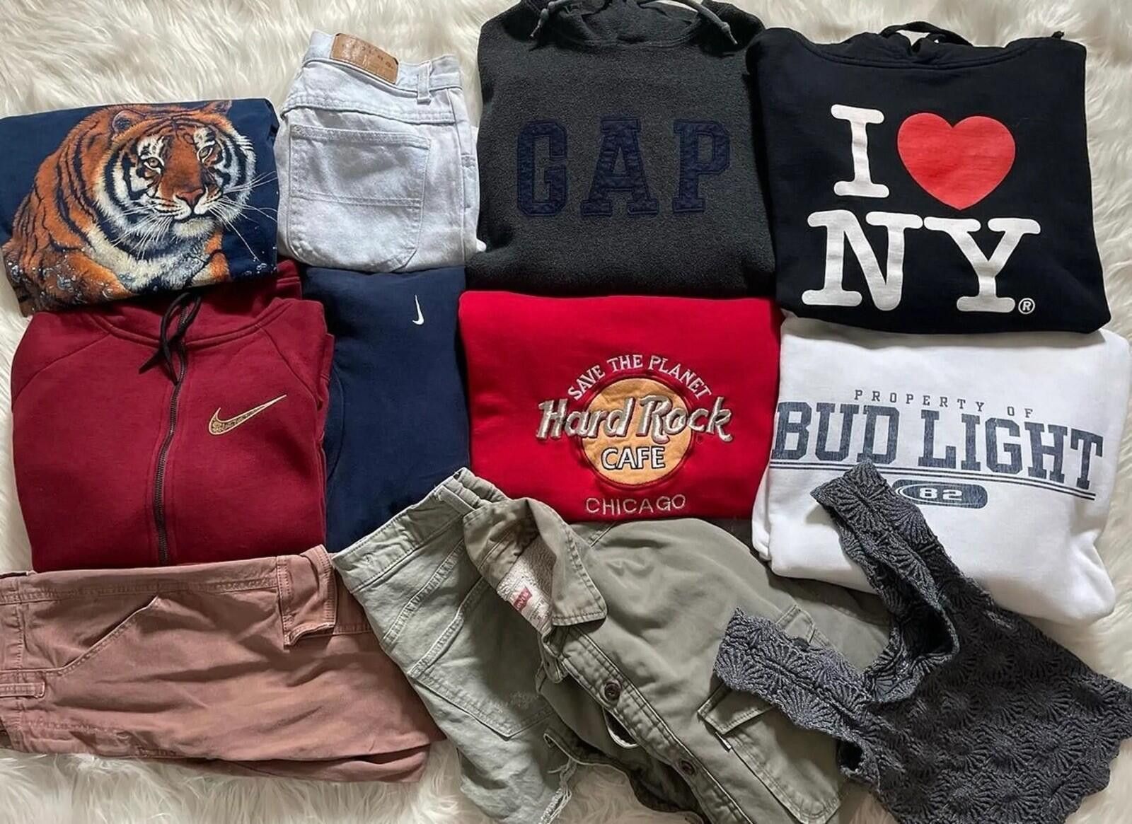 Other Reseller High End Clothing Mystery Box 10–15 Items VTG MIX Size ONE SIZE - 1 Thumbnail