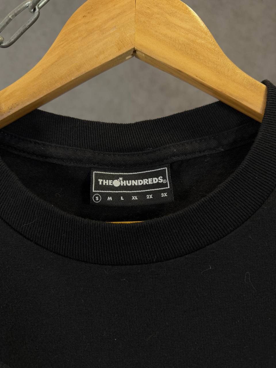 Designer × The Hundreds The Hundreds designer big logo tee Size US XS / EU 42 / 0 - 4 Thumbnail