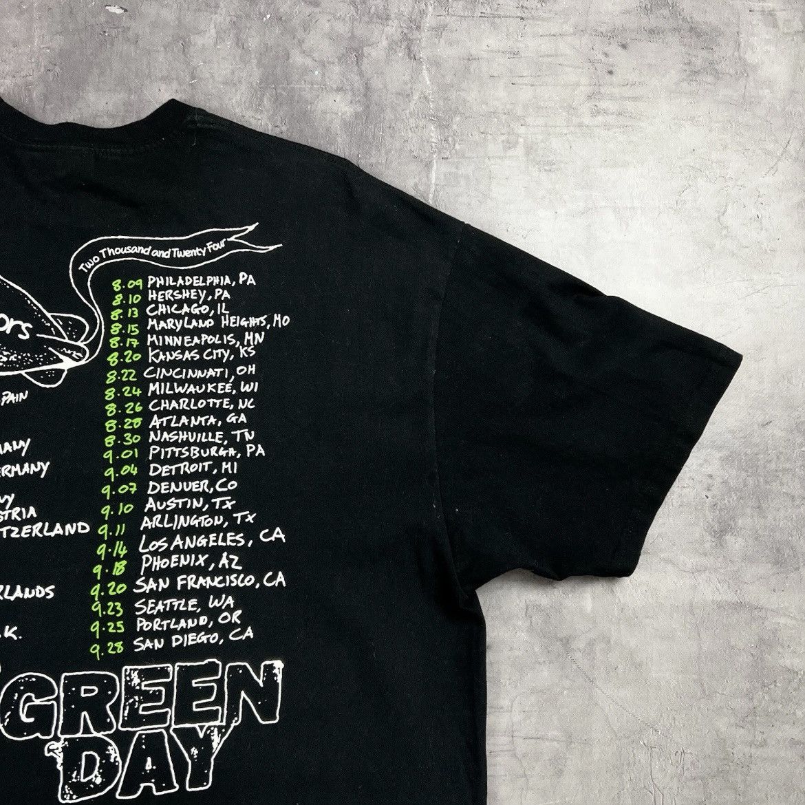 Band Tees Rare!Green Day The Saviors Tour Basket Case Tee Big Logo Y2K Size US XXL / EU 58 / 5 - 12 Thumbnail