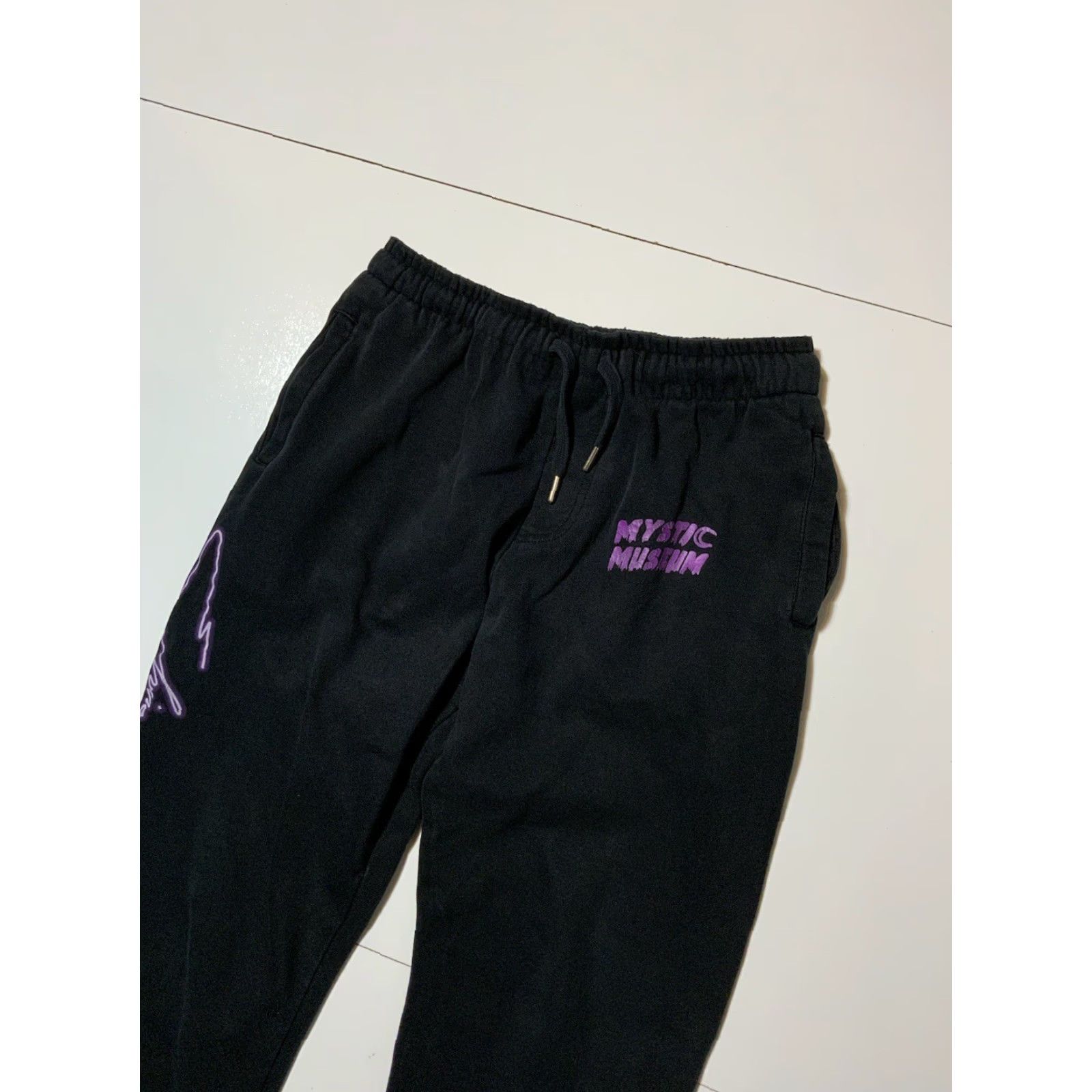 Vintage VINTAGE Mystic Museum Elvira Horror Art Spider Graphic Black Jogger Sweatpants Sz. S Mens Jogger Pants S Black Spider Graphic Activewear 90s Theme Size US 29 - 5 Thumbnail