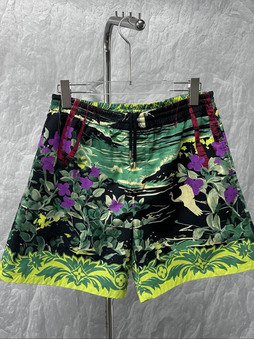 Louis Vuitton Louis Vuitton Floral Print Shorts Size 30 Size US 30 / EU 46 - 1 Thumbnail