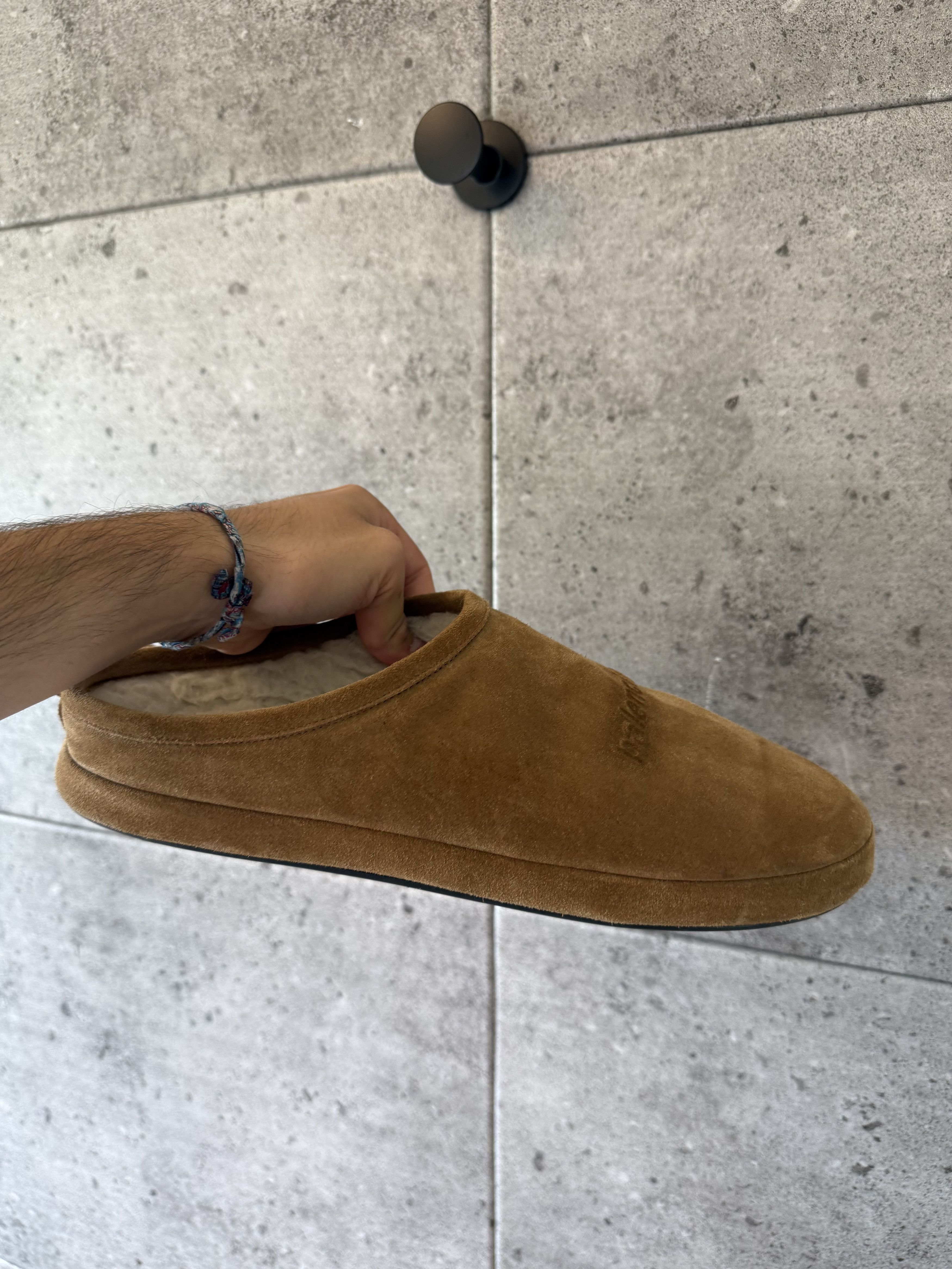 【BALENCIAGA】アラスカスエードスリッパ Balenciaga Balenciaga Alaska slipper | Grailed