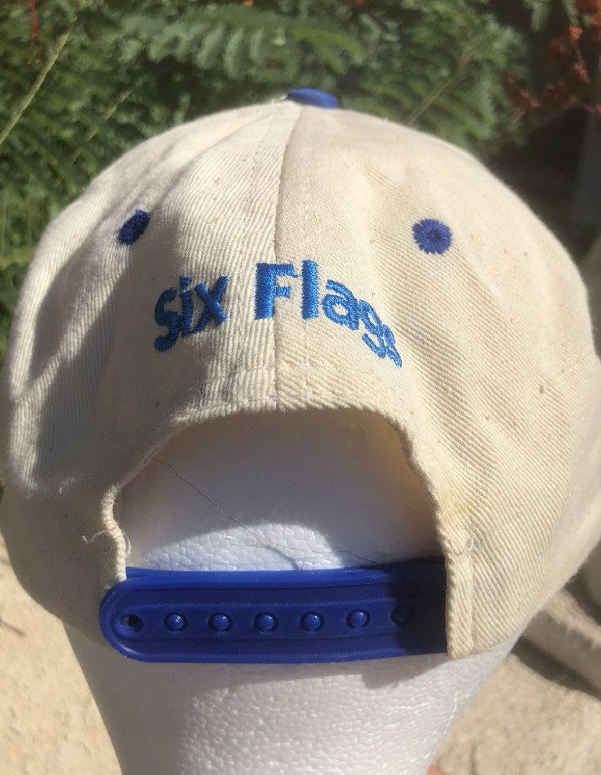 Vintage 1998 Loony Tunes Six Flag OSFA SnapBack Hat. Size ONE SIZE - 6 Thumbnail