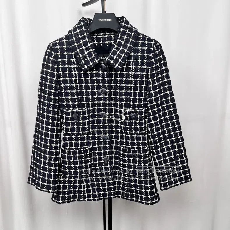 Chanel Chanel Colour-matched coat Size XS / US 0-2 / IT 36-38 - 1 Thumbnail