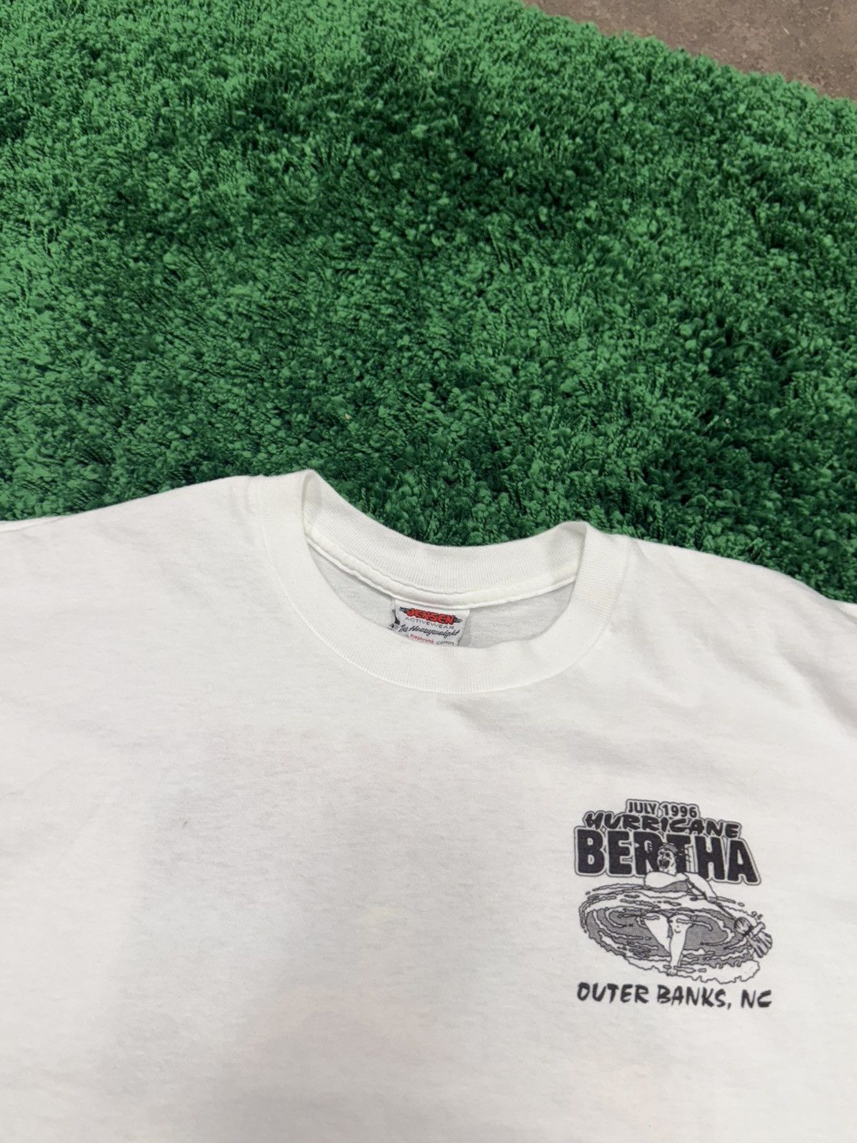 Vintage AMAZING Hurricane Bertha Outer Banks NC Tee White 90s Size US L / EU 52-54 / 3 - 7 Thumbnail