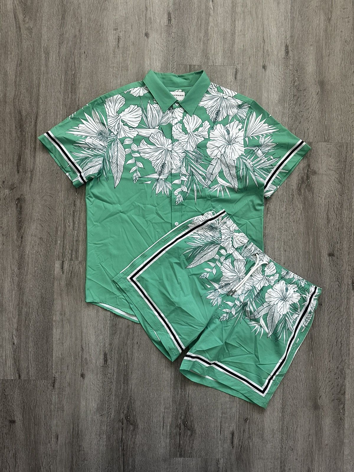 Designer Mavrans Green Weekend Button Up & Shorts Set Size US L / EU 52-54 / 3 - 1 Thumbnail