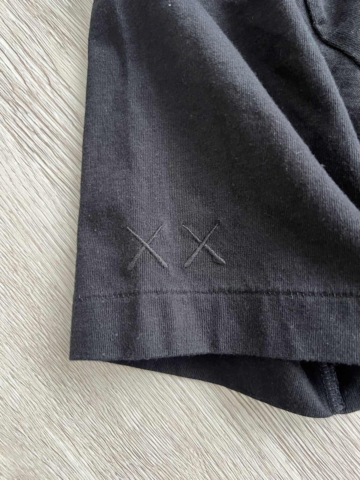 Kaws KAWS x Uniqlo „Kids Logo“ T-Shirt size S Size US S / EU 44-46 / 1 - 6 Thumbnail