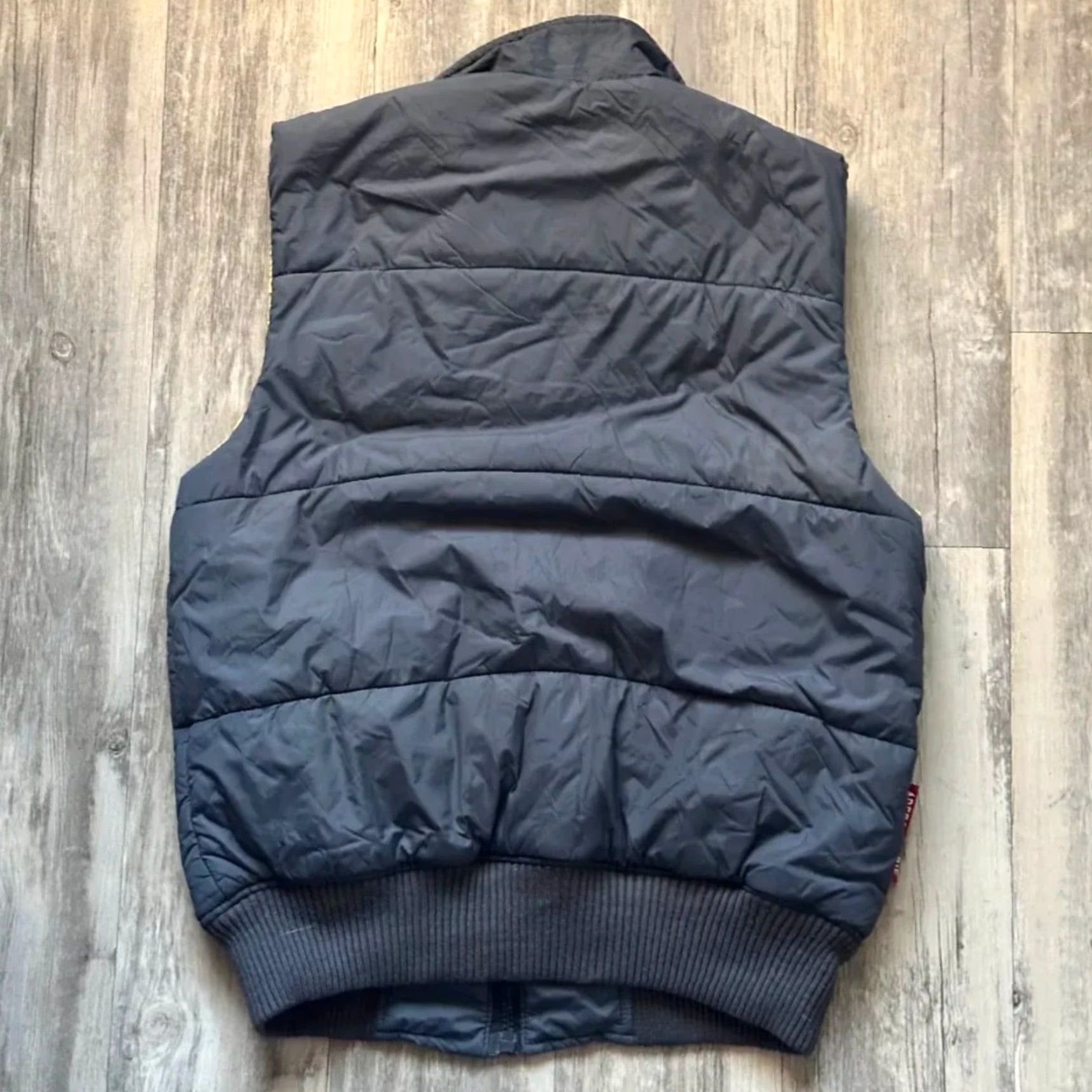 Abercrombie & Fitch VINTAGE Abercrombie & Fitch Vest Puffer Nylon Gray Size S Mens Down vest Size US S / EU 44-46 / 1 - 5 Thumbnail