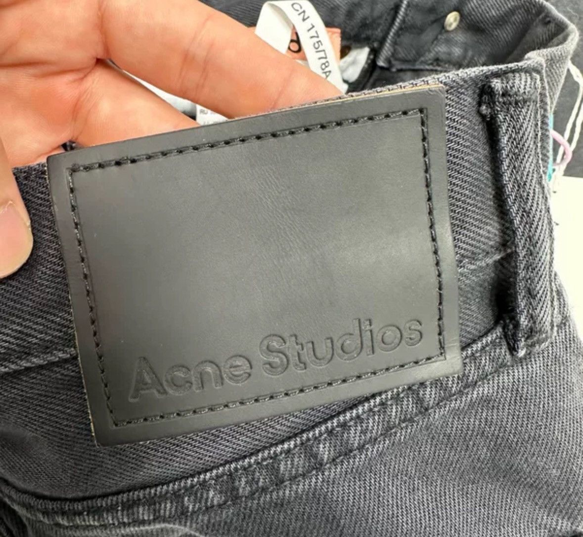 Acne Studios Acne studios Cropped old jeans 2412-Nextarrow Size US 28 / EU 44 - 3 Thumbnail